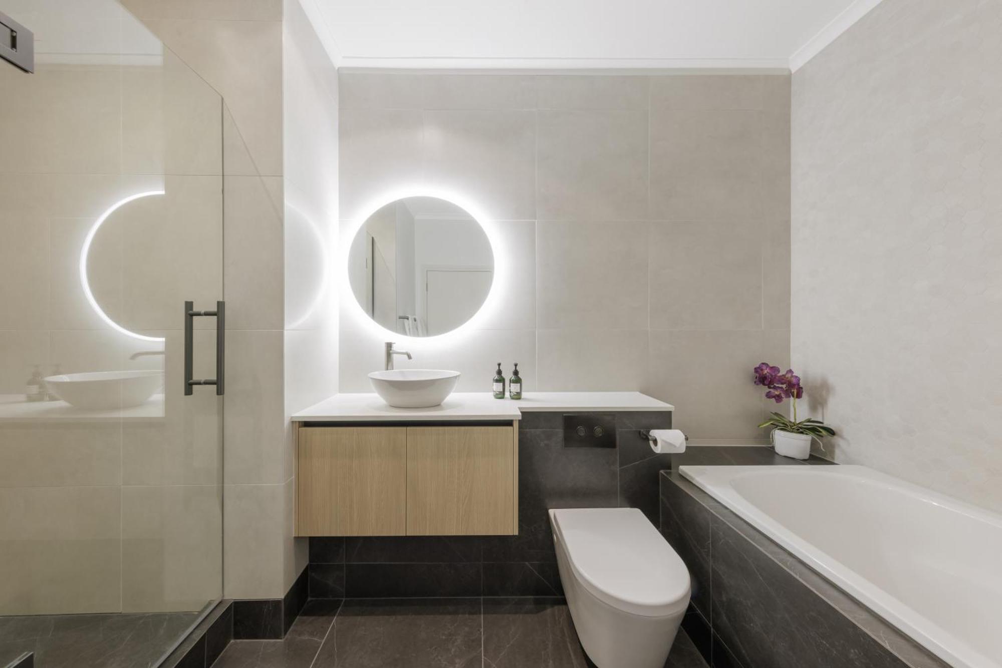 Adina Citylife 4*